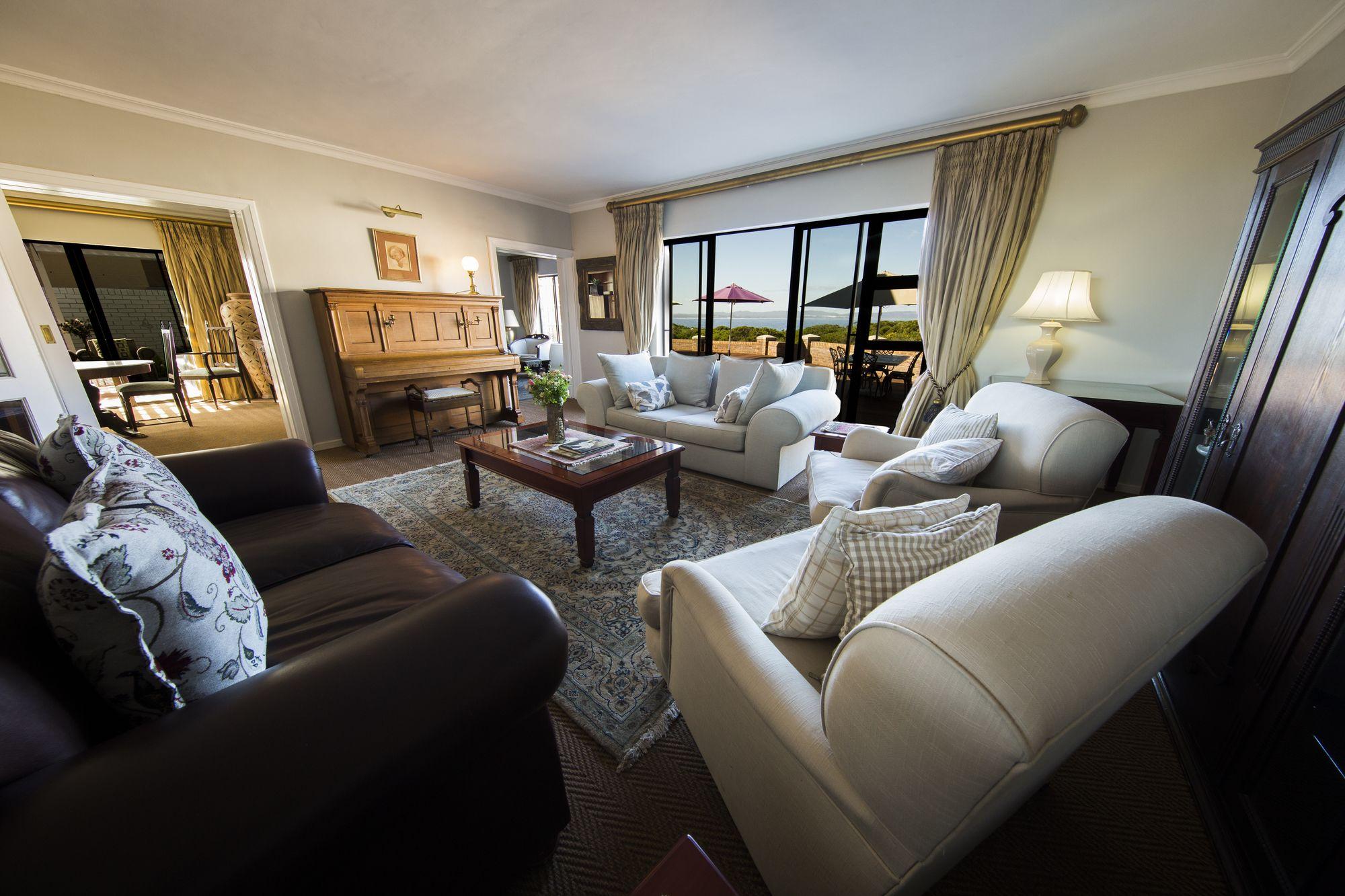 The Whale'S Tale Guesthouse เฮอร์มานุส ภายนอก รูปภาพ