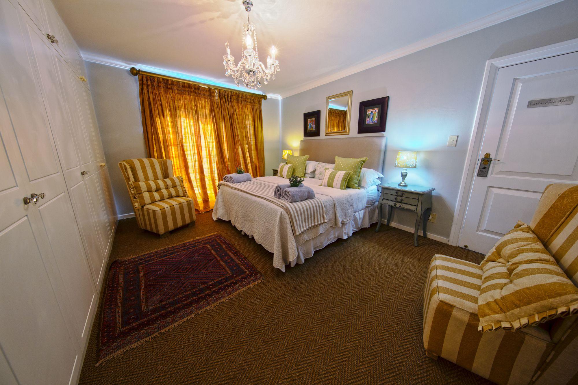 The Whale'S Tale Guesthouse เฮอร์มานุส ภายนอก รูปภาพ