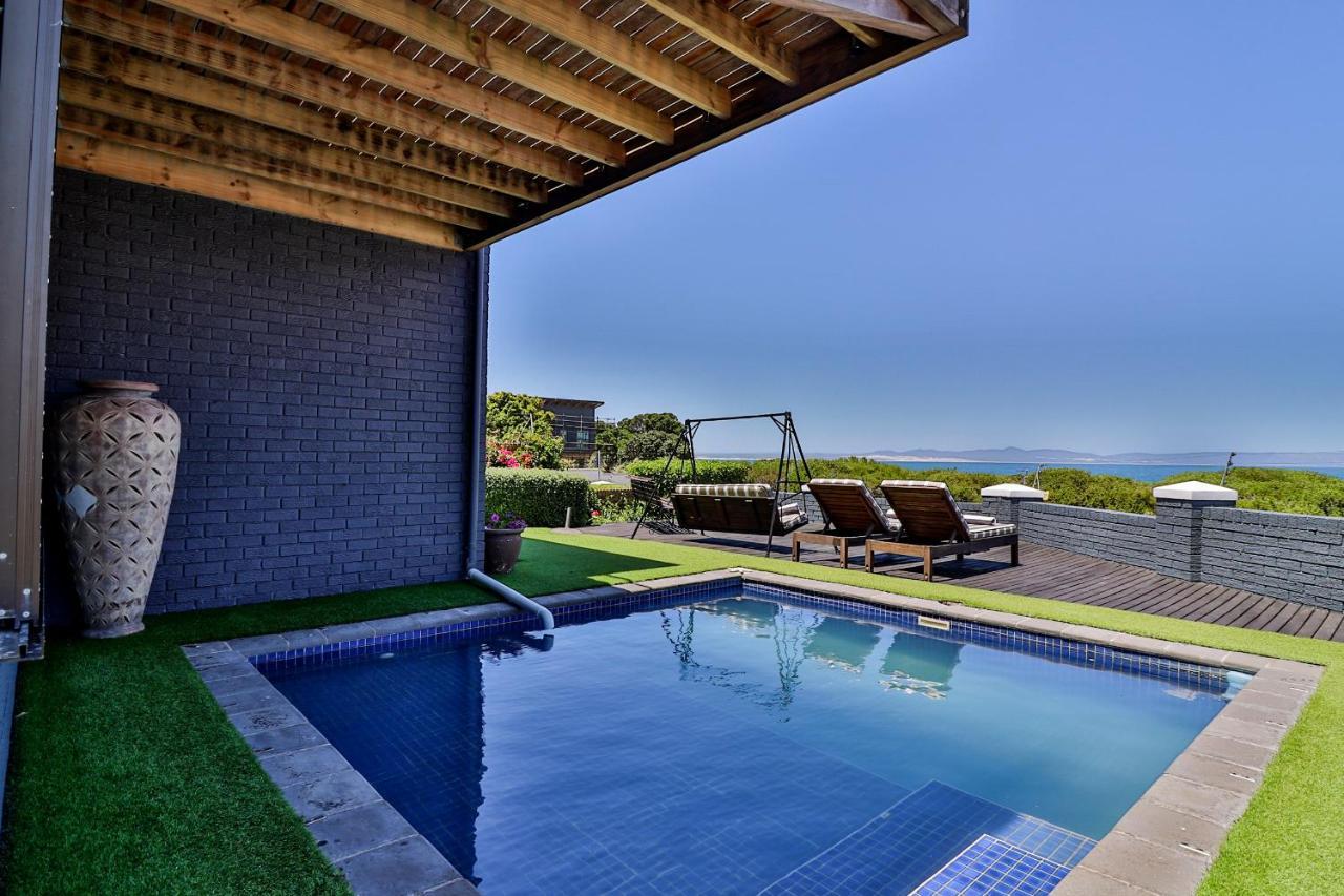 The Whale'S Tale Guesthouse เฮอร์มานุส ภายนอก รูปภาพ