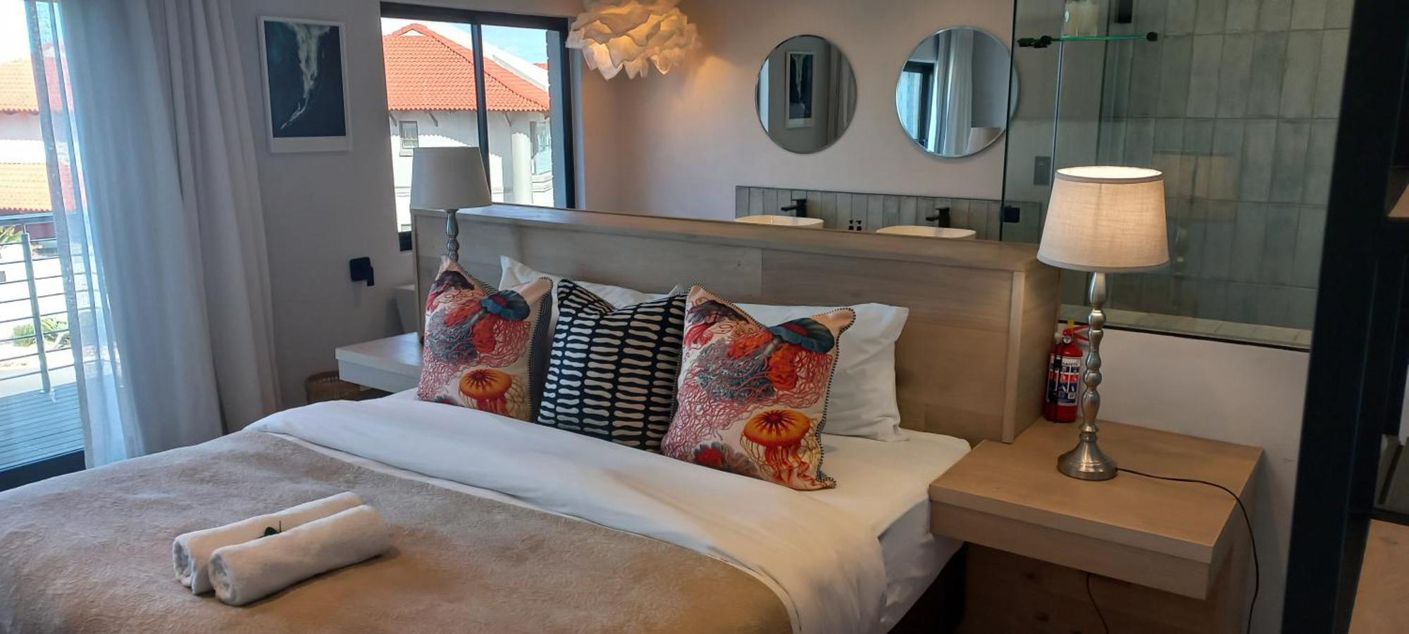The Whale'S Tale Guesthouse เฮอร์มานุส ภายนอก รูปภาพ