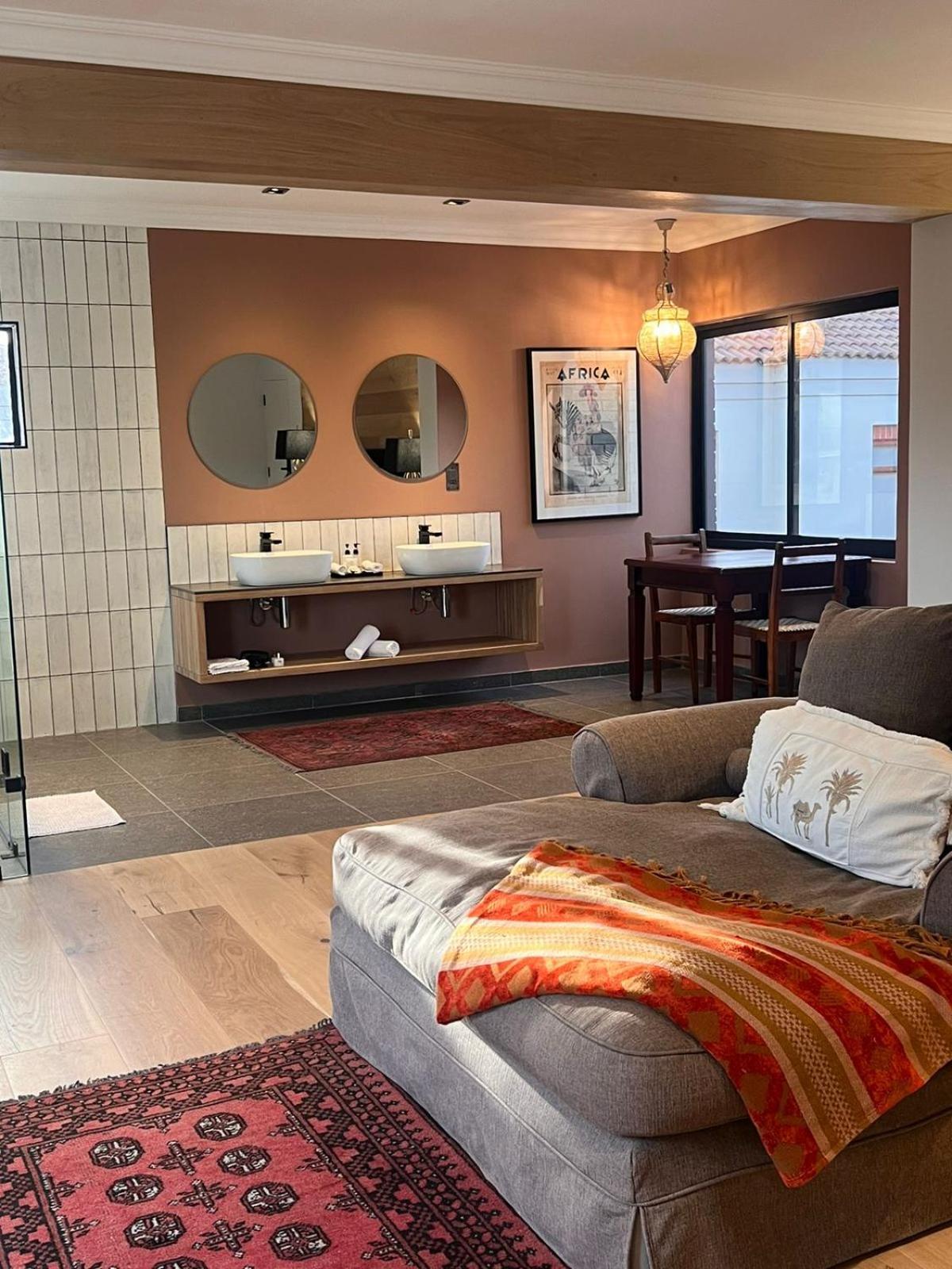 The Whale'S Tale Guesthouse เฮอร์มานุส ภายนอก รูปภาพ