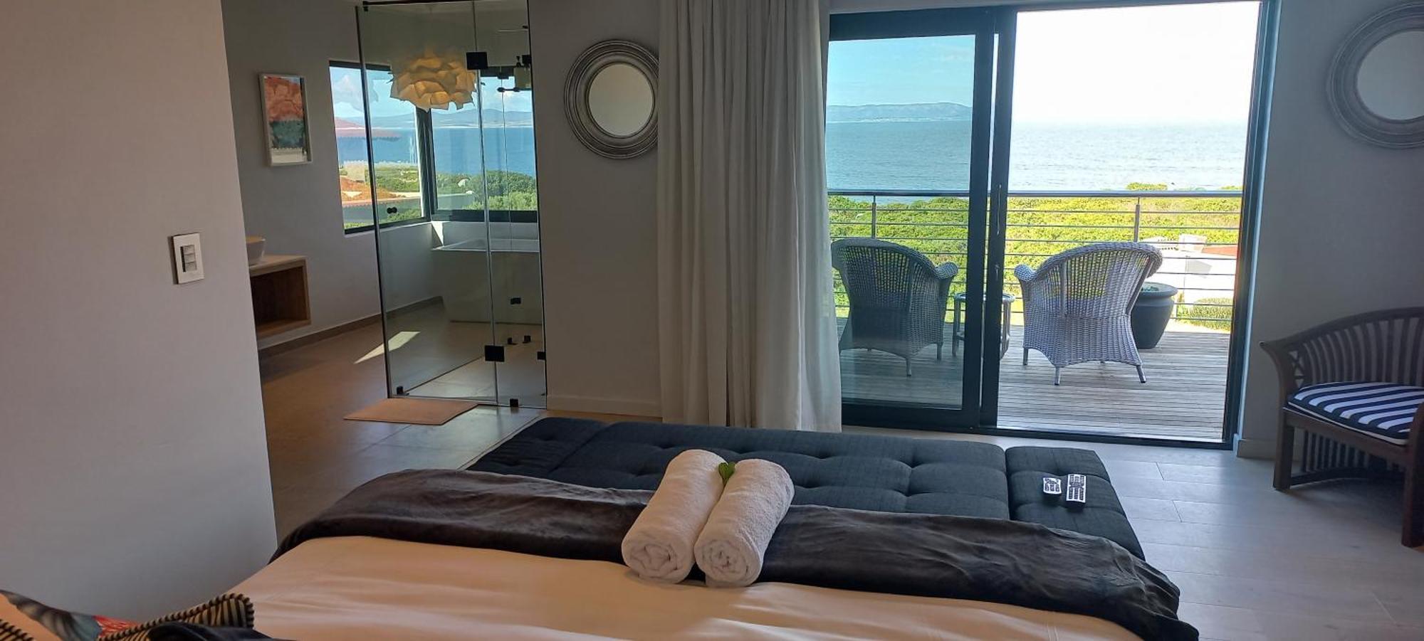 The Whale'S Tale Guesthouse เฮอร์มานุส ภายนอก รูปภาพ