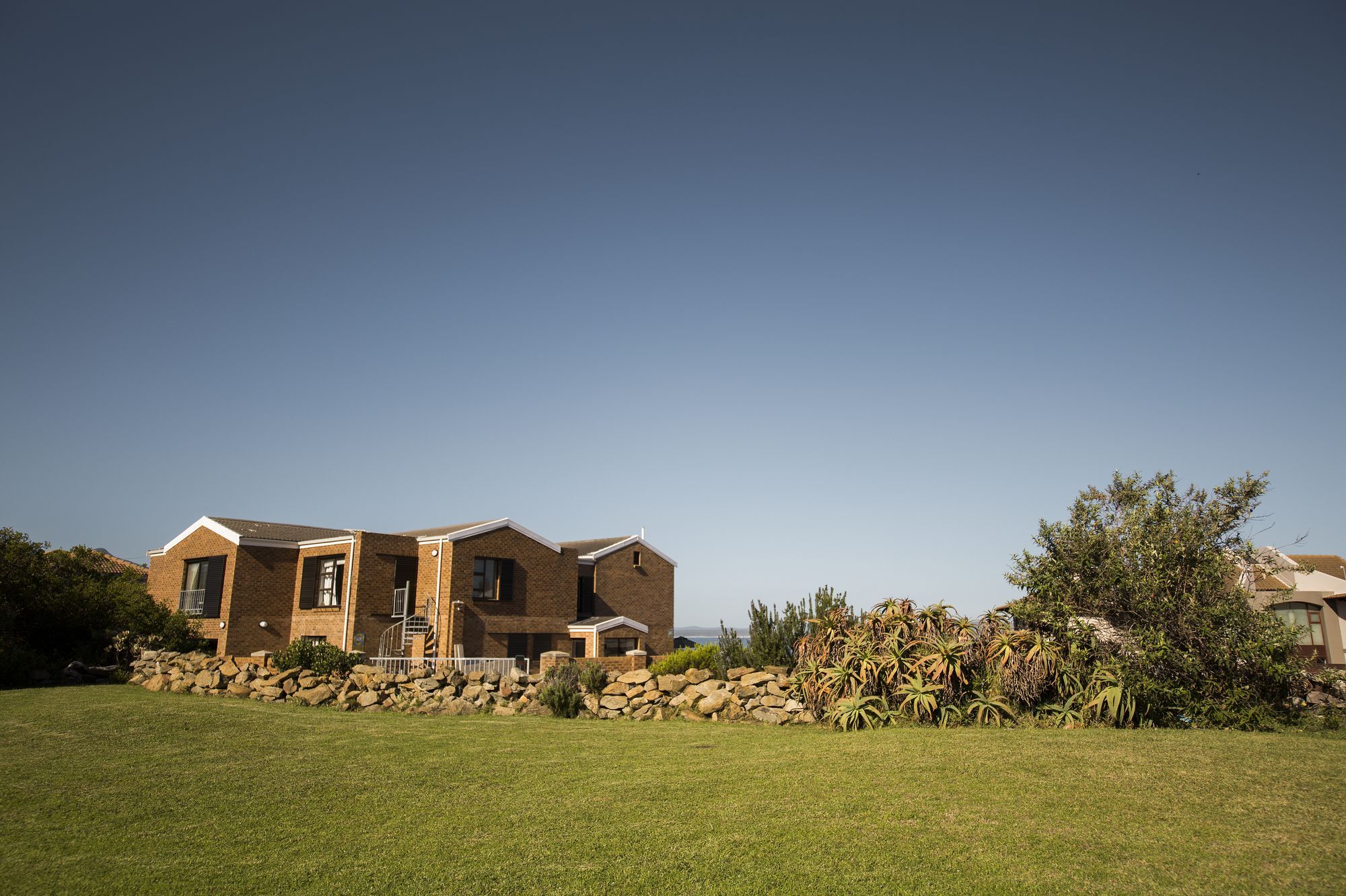 The Whale'S Tale Guesthouse เฮอร์มานุส ภายนอก รูปภาพ